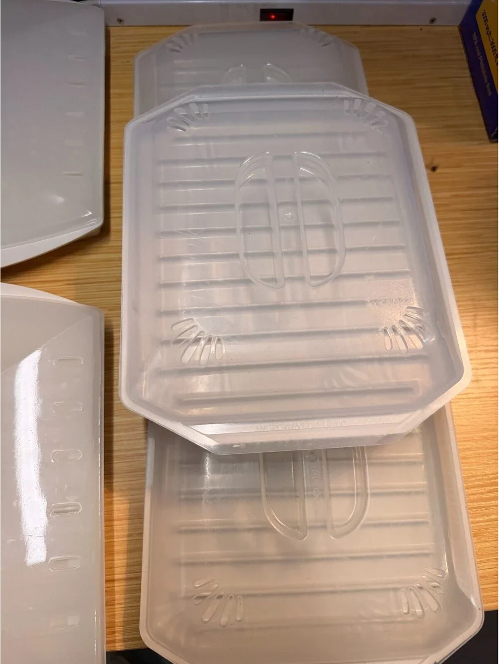 5 Microwave Bacon food Trays Nordic Ware crean white with lids 10 piece set VTG